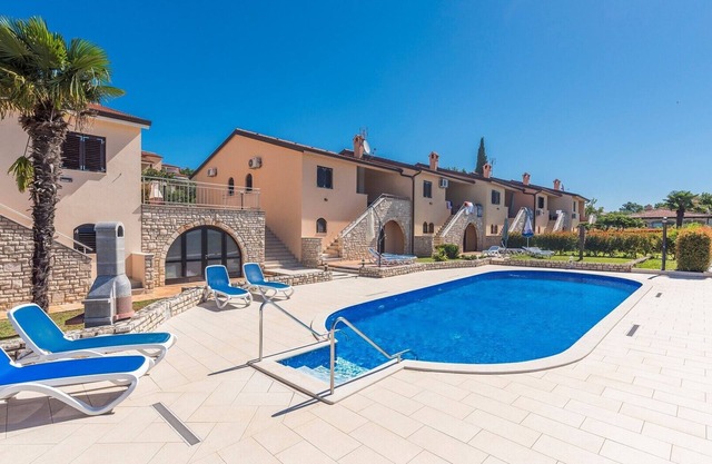 Viva Holiday House with Sea View and Shared Pool