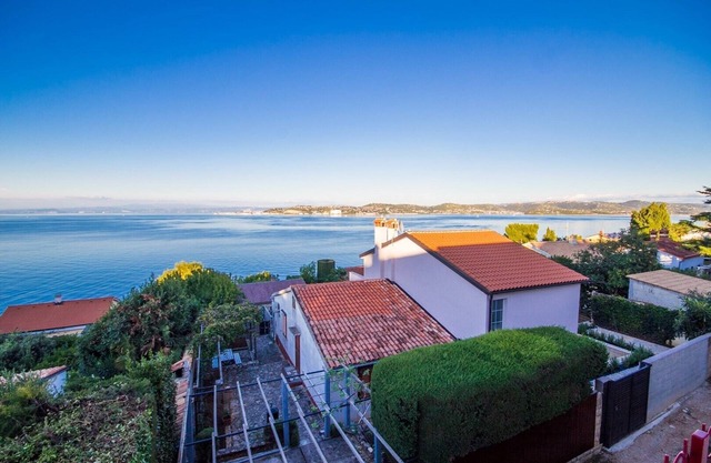 CRVENI VRH house with apartment