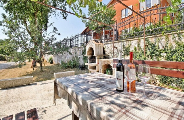 ENI house with apartment