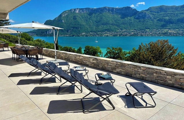 APARTMENT with private terrace & lake view / 200 meters from lake & bike path