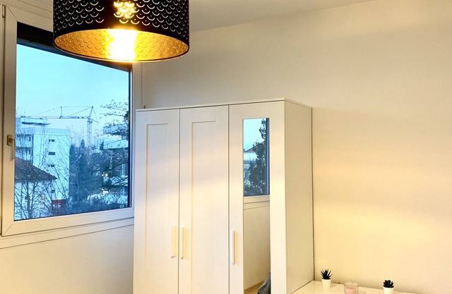 Apartamento con factor de estilo que incluye plaza de aparcamiento.