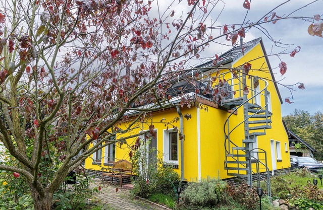 Apartamento 'Wohnung Am Stadtrand Im Grünen' con terraza privada, jardín privado y Wi-Fi