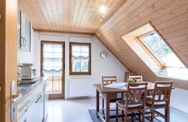Apartamento 'Wolkenheim' con vistas a la montaña, Wi-Fi y aire acondicionado