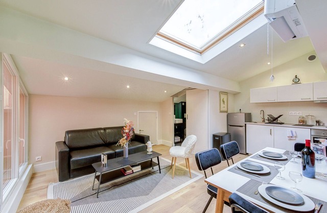 Zola Apartment *****