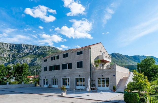 Apartments Azzurro- Three Bedroom Apartment with Terrace and Hot Tub ( Azzurro I-donji)