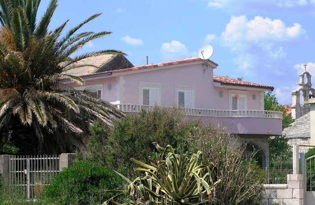 Apartments by the sea Sucuraj, Hvar - 5680