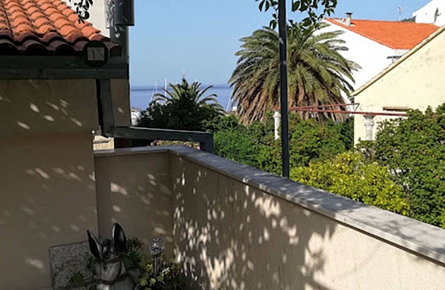 Apartments Dina (117411-A2) - Komiza - island Vis