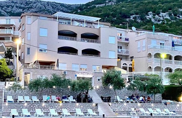 Apartments Domane Nenad