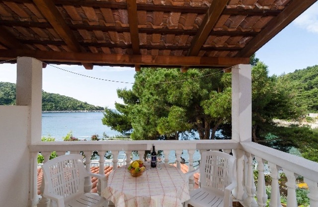 Apartamentos Franka Saplunara-Habitación doble con terraza y vistas al mar