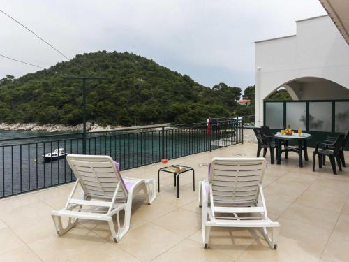 Apartments Posta - One-Bedroom Apartment with Terrace and Sea View 4 Adults - Apartman 4