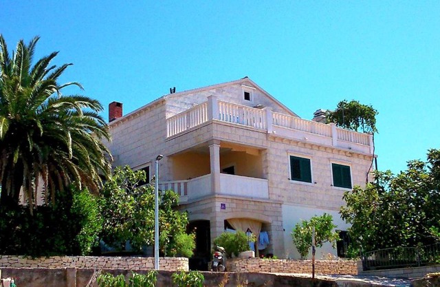 Apartments with parking space Sumartin, Brac - 11387