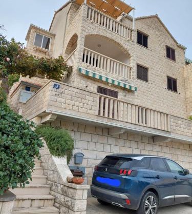 Apartments with parking space Postira, Brac - 700