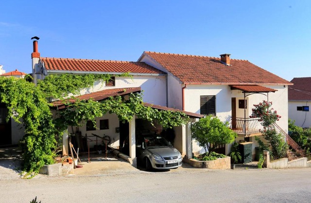 Apartments with parking space Okrug Gornji, Ciovo - 1107