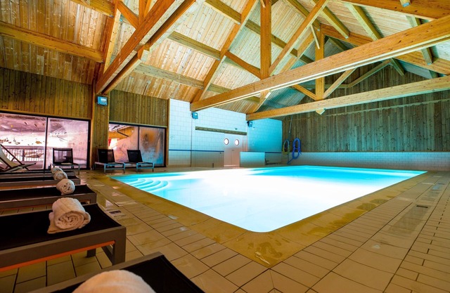 Appart "premium" proche de la navette aux pistes, accès piscine!