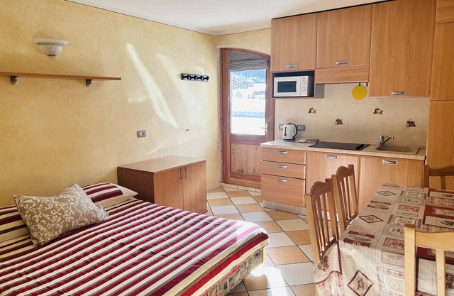 Apartamento Breva con vistas a la montaña, Wi-Fi, balcón y jardín