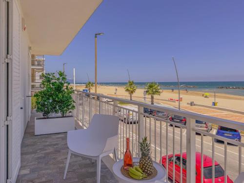Appartamento fronte spiaggia con posto auto by Host Hero