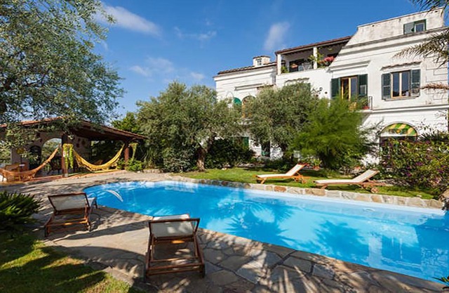 Appartamento in Villa con Giardino privato e piscina