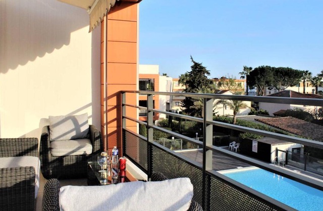 Appartement Climatisé 3P, Piscine, Terrasse Sud, Parking Privé, Proche Plage et Gare - FR-1-252A-70