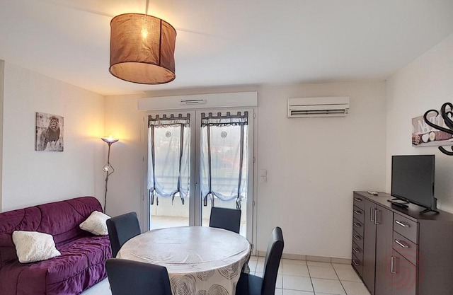 Appartement F3 climatisé avec terrasse, parking privé et accès WiFi, proche des thermes et du centre-ville - FR-1-451-133