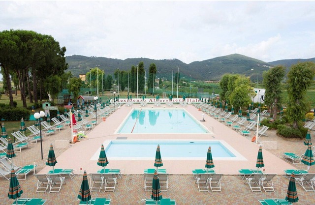Apartamento en Luni con piscina