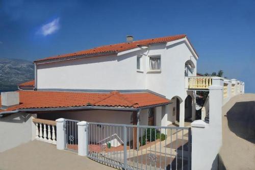 Appartement In Vinjerac Mit Großer Terrasse