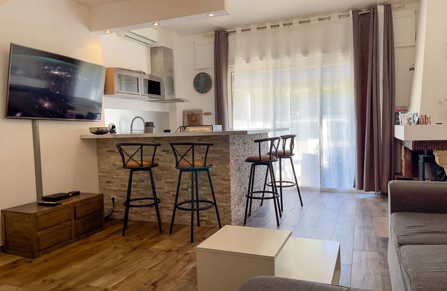 Appartement Maenat-Apartamento-Baño Privado-Vista al Jardín