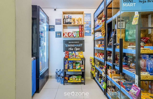 Apt w/ Balcony, Minutes From the Subway Ctb2405