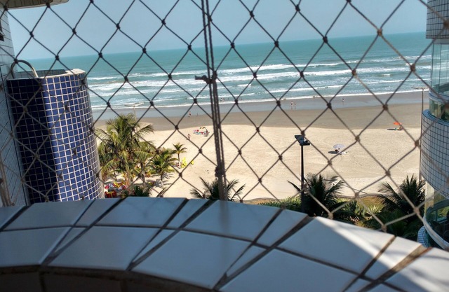 Apt. NUEVO - CON VISTAS AL MAR. Pie en la arena. (CON barbacoa en el balcón)