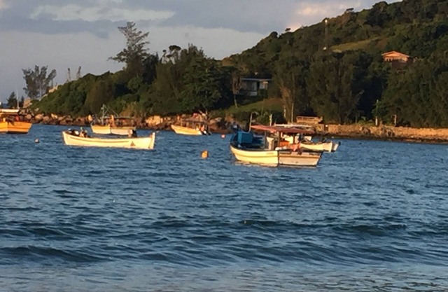 Aptos cerca de la playa del pueblo de mar 202