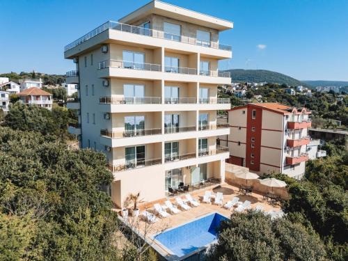 ARA Lux Apartments