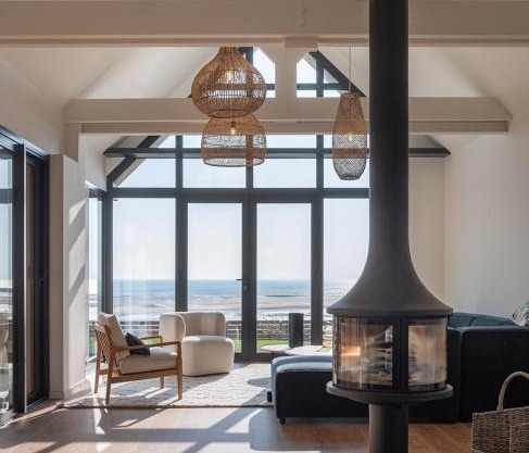 Architect-designed villa with sea view