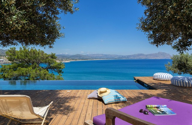 Arquitecto diseñado Villa en una colina con vistas espectaculares sobre la bahía de Vlycha