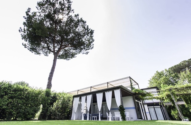 Villa arquitectural / mínima en Forte dei Marmi, Roma Imperiale