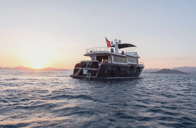 ARE YOU READY TO DISCOVER THE UNIQUE MEDITERRANEAN BLUE?