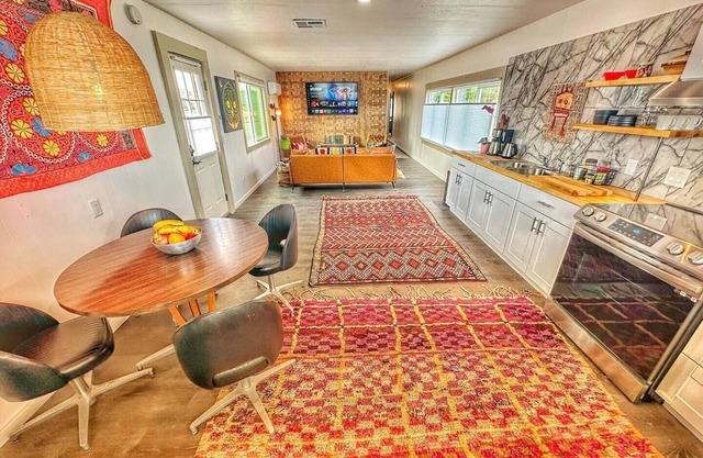 Enjoy a delightful stay in my sunny 2 bedroom home for your Cottonwood trip