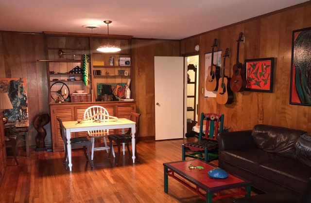 Art's Gallery, cerca de Highland Village
