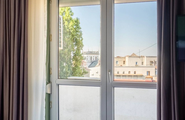 Colorful & Bright 2BR on Calea Victoriei