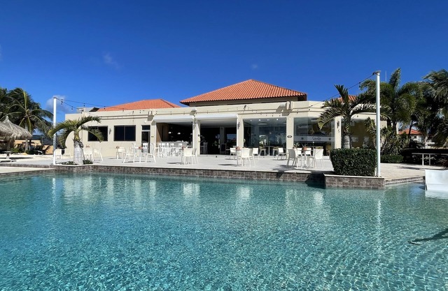 Aruba Paradise, 2 Bedroom Townhouse in Gated Community