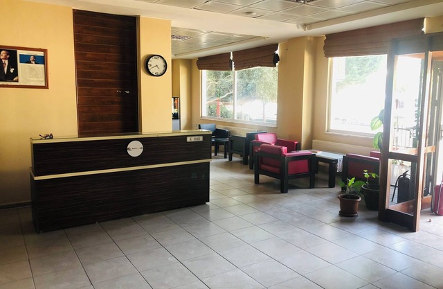 Arya Hotel