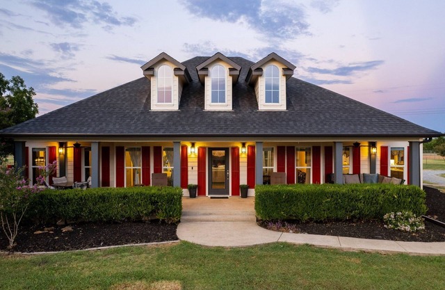Summer Retreat on Acres - Ideal for Entertainment