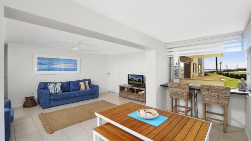 Ashwood 100 Meters To Beach, Shops, Cafes Accom Holidays