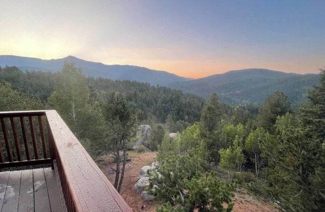 Aspen Rock - breathtaking views - HOT TUB - secluded!