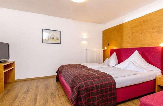 (2) Apartamento, 58 m 2, dormitorio adicional, cocina, balcón
