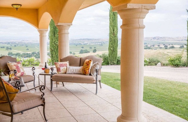 Aterno Estate & Vineyard, Villa toscana y casa de huéspedes