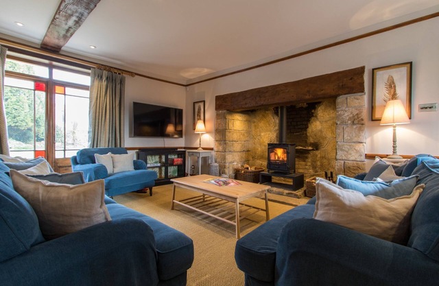 Atherstone Farmhouse - casa de campo con techo de paja con capacidad para 14 personas en 6 habitaciones