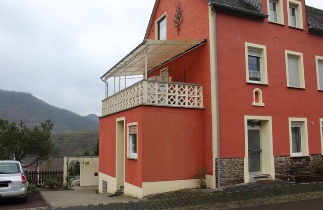 Atractiva casa de vacaciones en Bremm con jardín