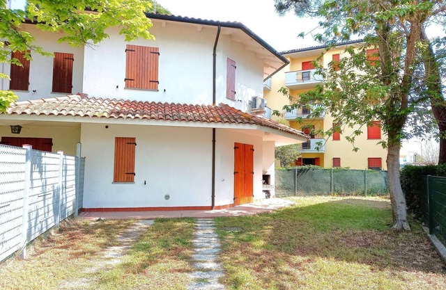 Atractiva villa con jardín