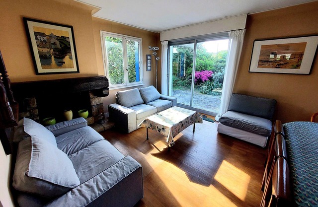 Au Bord de la mer à 50 m de la Plage et des Rochers. 140 m2. Jardin, Terrasse