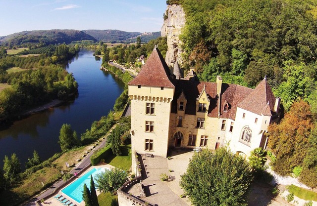 EXCEPCIONAL PROPIEDAD CON VISTAS A UNO DEL PUEBLO MÁS HERMOSO DE FRANCIA