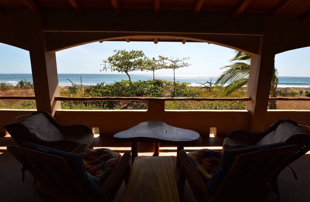 Auténtico Costa Rica 3BR frente a la playa - Casa JolRay